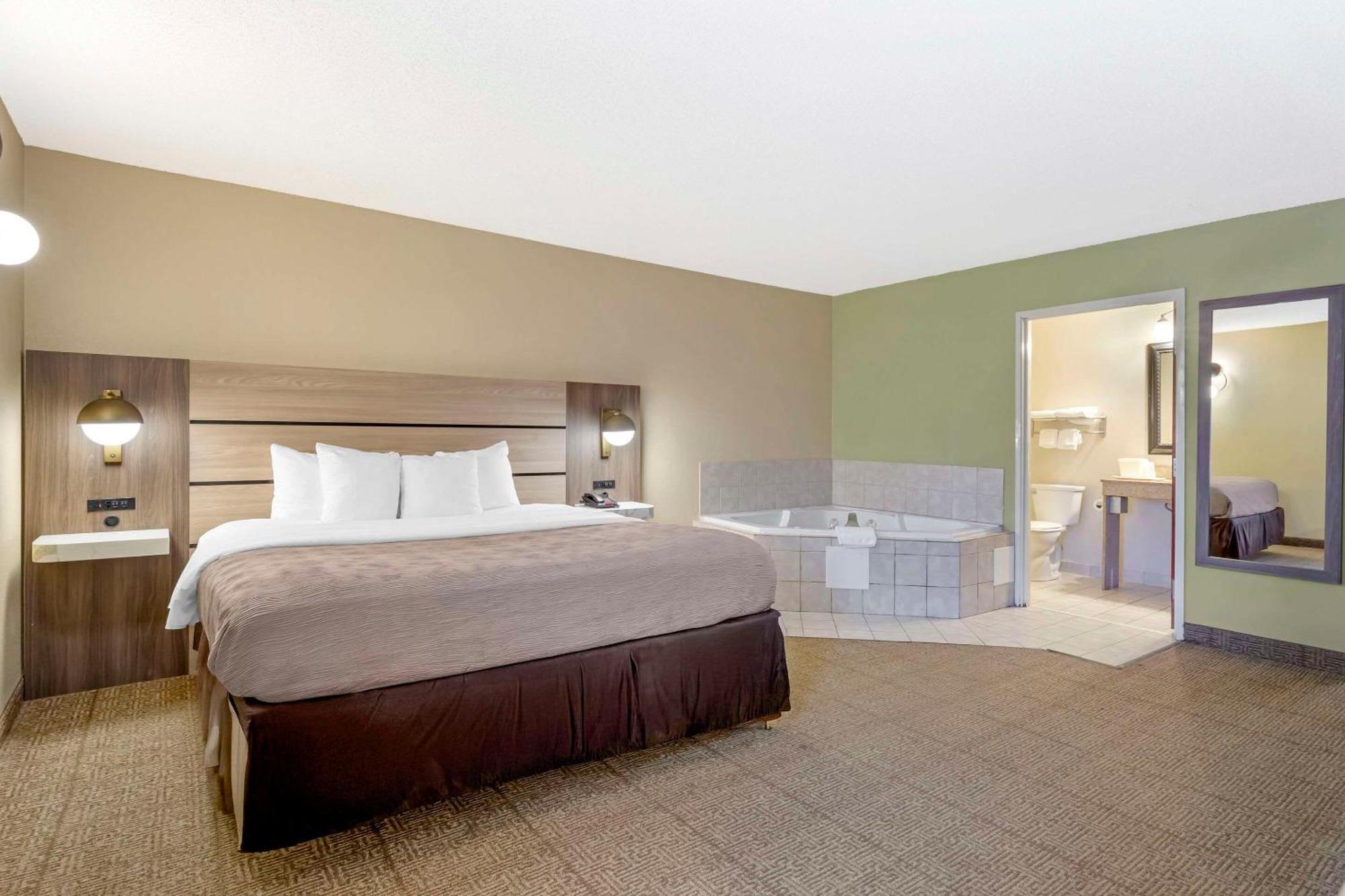 Quality Inn Raleigh Downtown Экстерьер фото