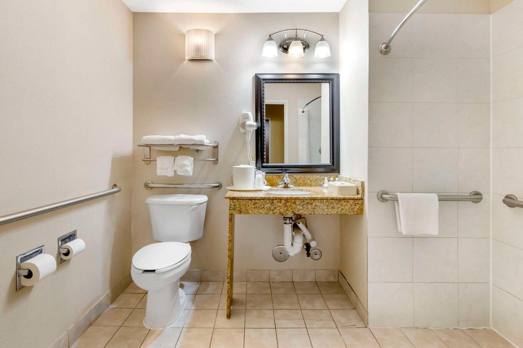 Quality Inn Raleigh Downtown Экстерьер фото