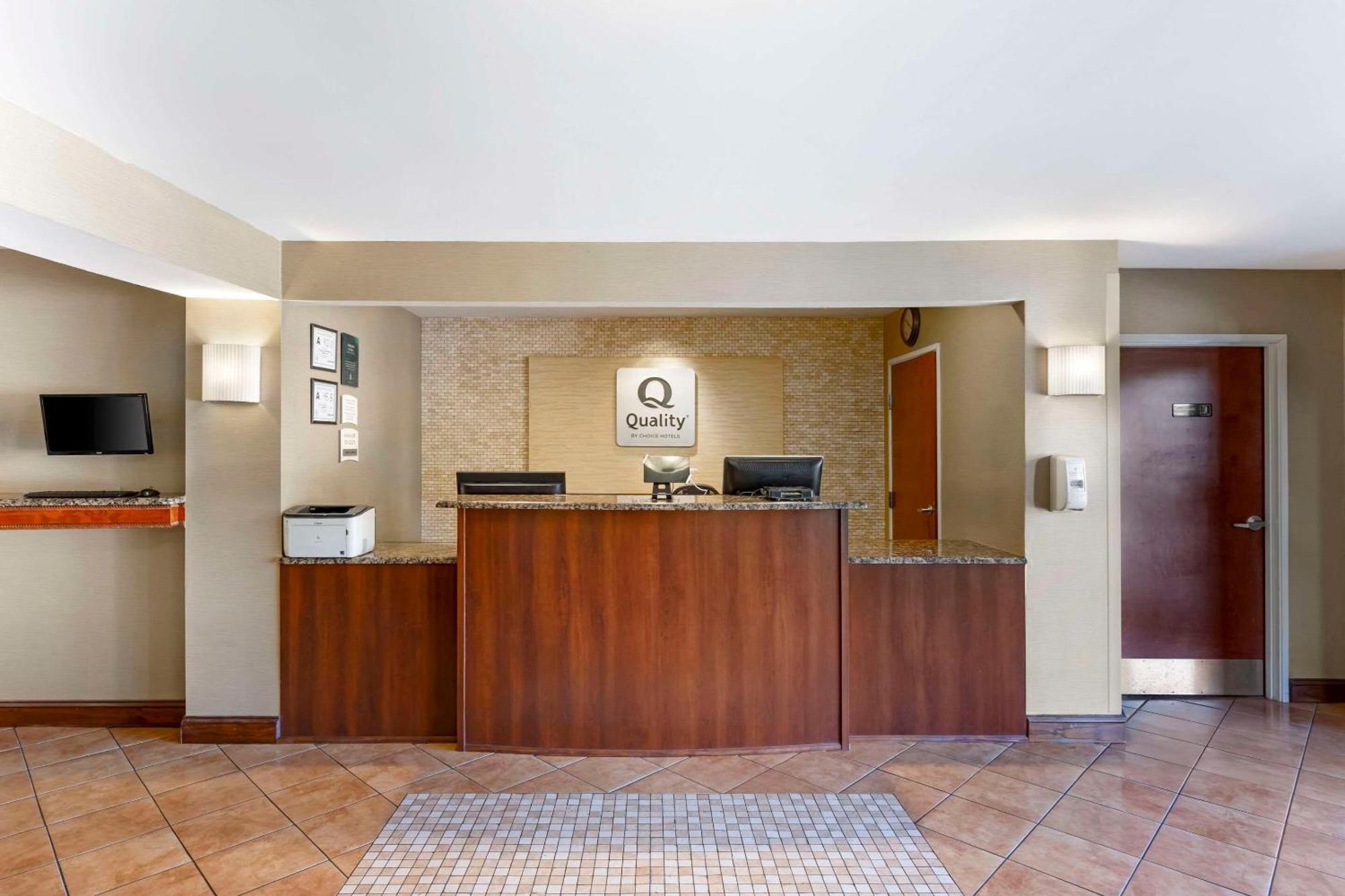 Quality Inn Raleigh Downtown Экстерьер фото