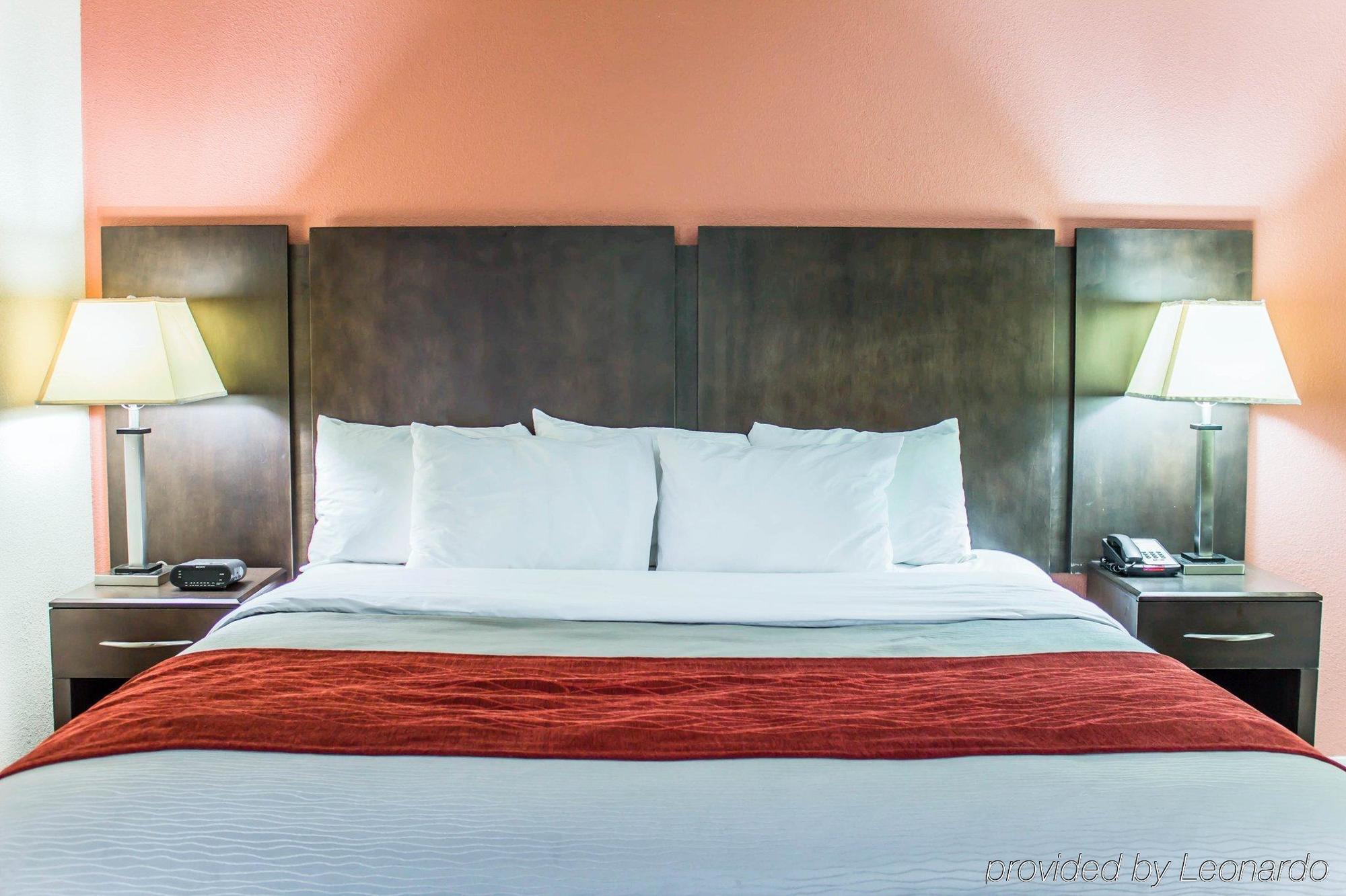 Quality Inn Raleigh Downtown Экстерьер фото